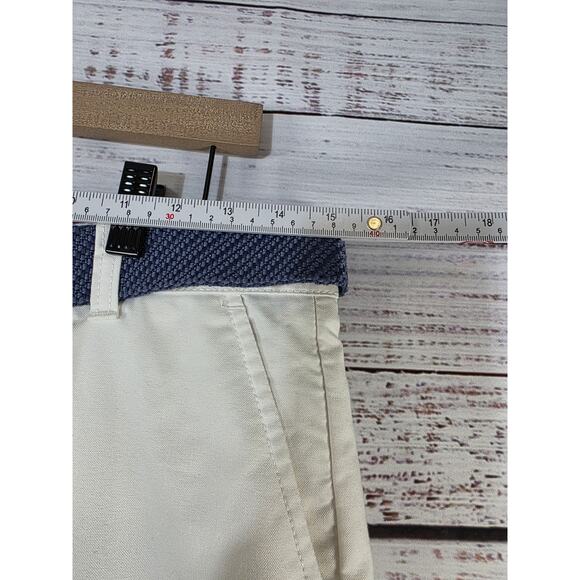 IZOD The Newport Wrinkle Free Oxford men's size  30x32 - Picture 2 of 7